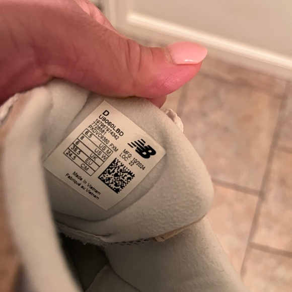 New Balance 9060 sz 6 women rain cloud stone sneakers - Picture 8 of 9